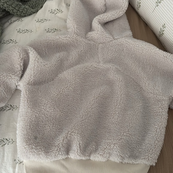 Lululemon quarter zip like new size 4 - Picture 3 of 3